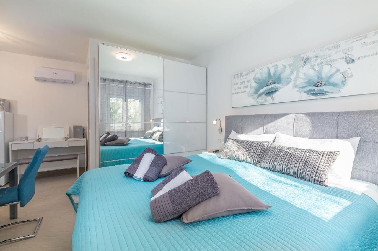 Evita Fazana Premium Studio Apartments Bagian luar foto