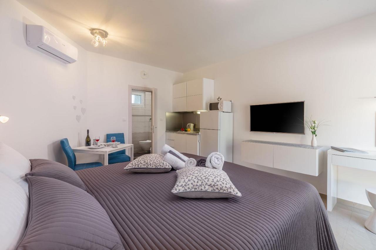Evita Fazana Premium Studio Apartments Bagian luar foto