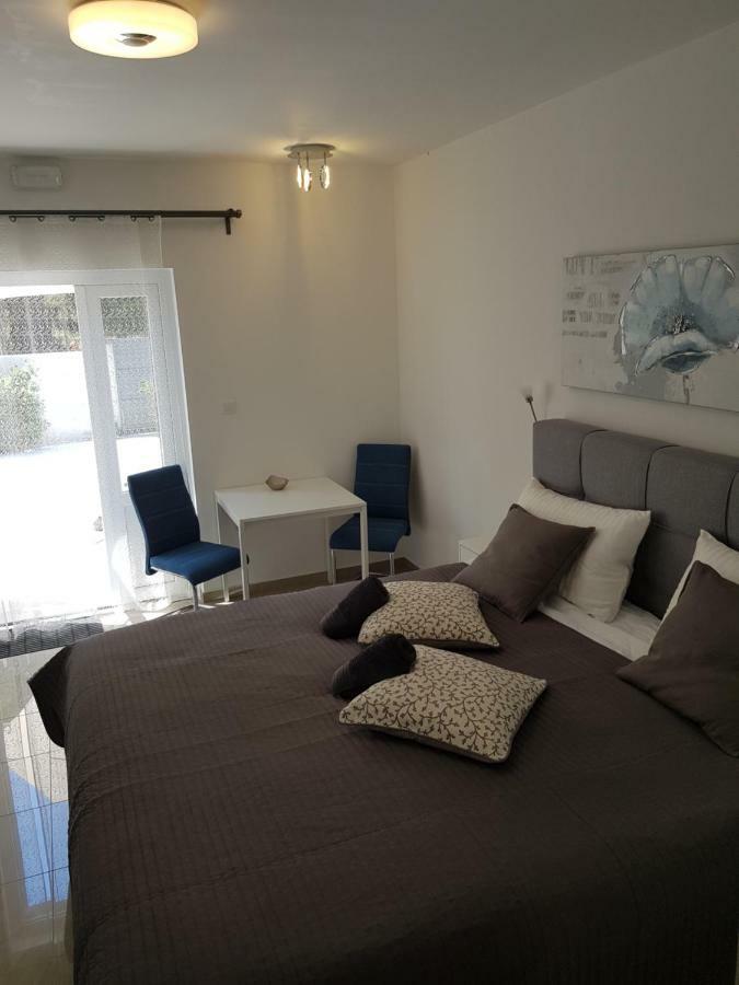 Evita Fazana Premium Studio Apartments Bagian luar foto