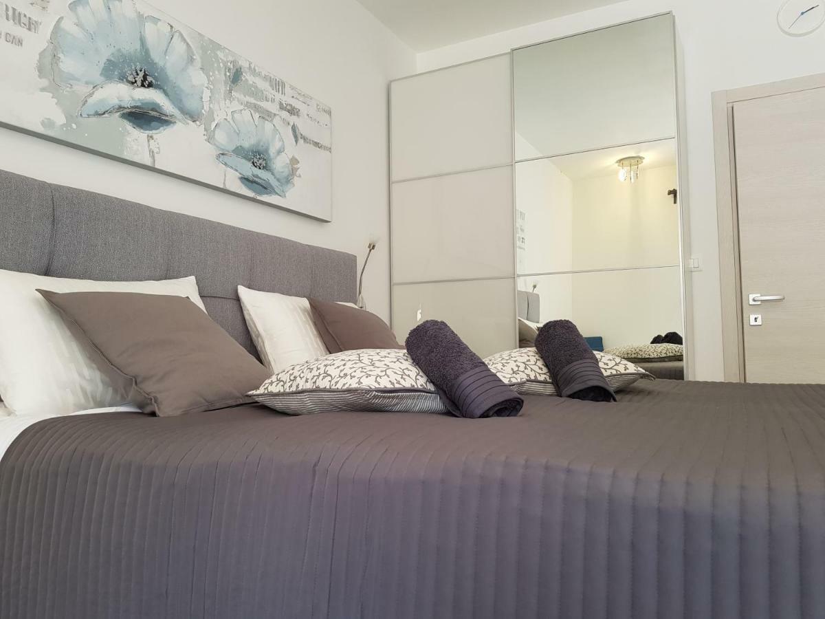 Evita Fazana Premium Studio Apartments Bagian luar foto